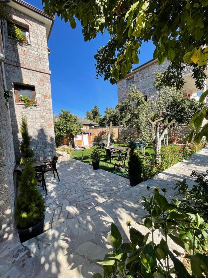 Hotel Bujtina Liana Voskopojë Exterior foto