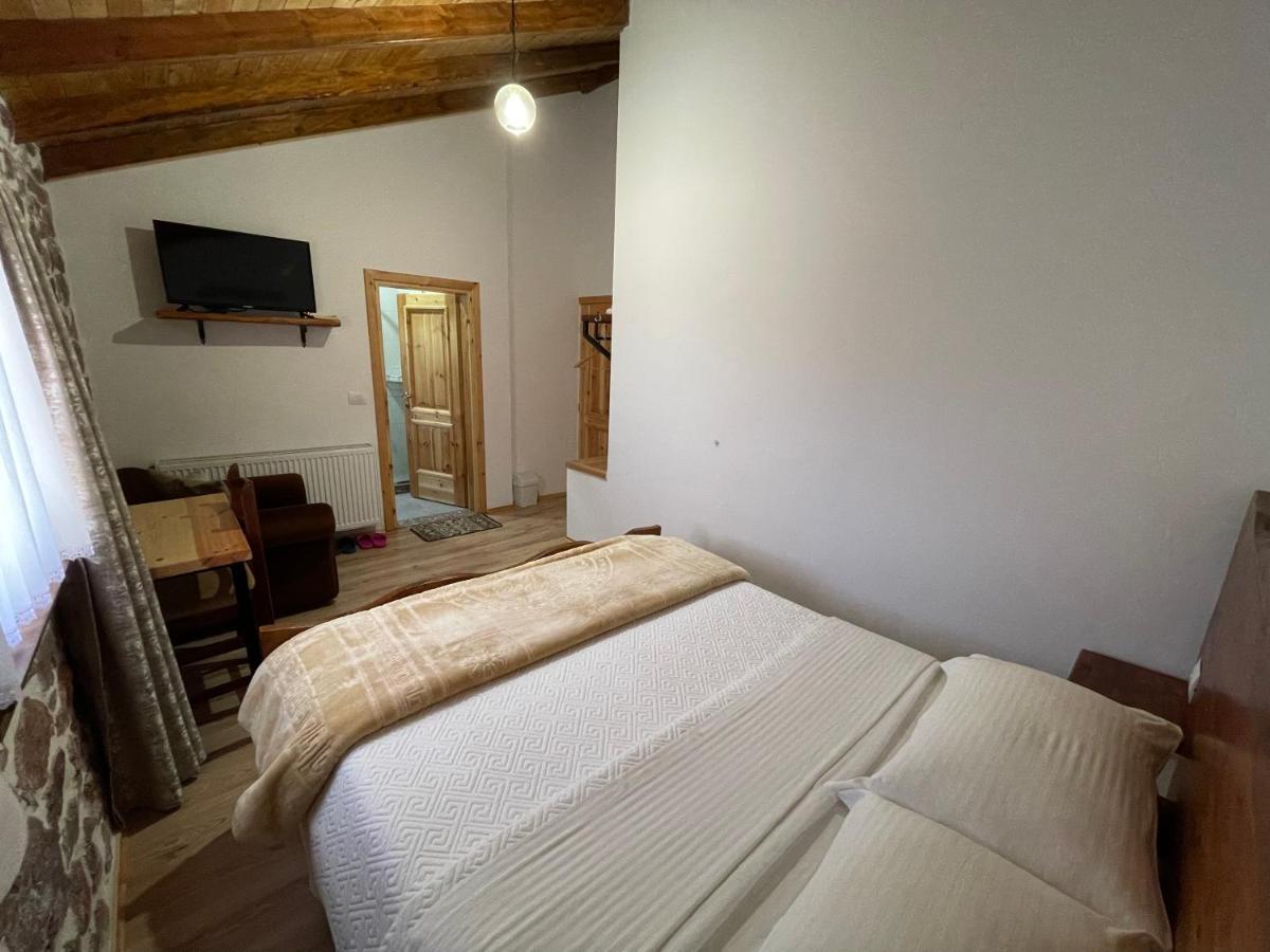 Hotel Bujtina Liana Voskopojë Exterior foto