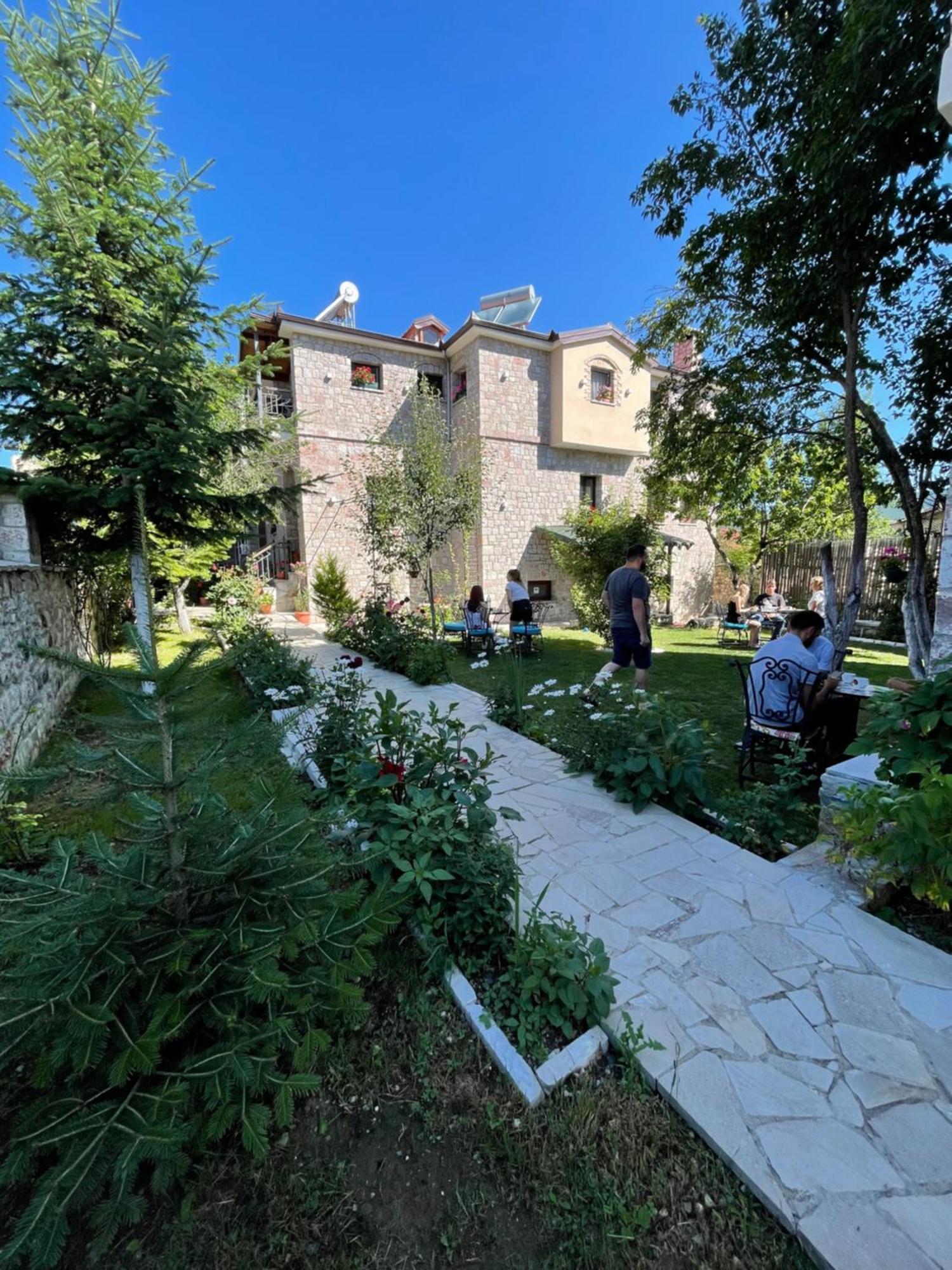 Hotel Bujtina Liana Voskopojë Exterior foto